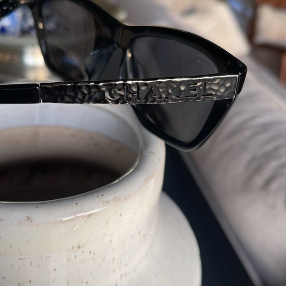 CHANEL SUNGLASSES AND LEATHER CASE !! Authentic Chanel polarized sunglasses - Picture 4 of 11